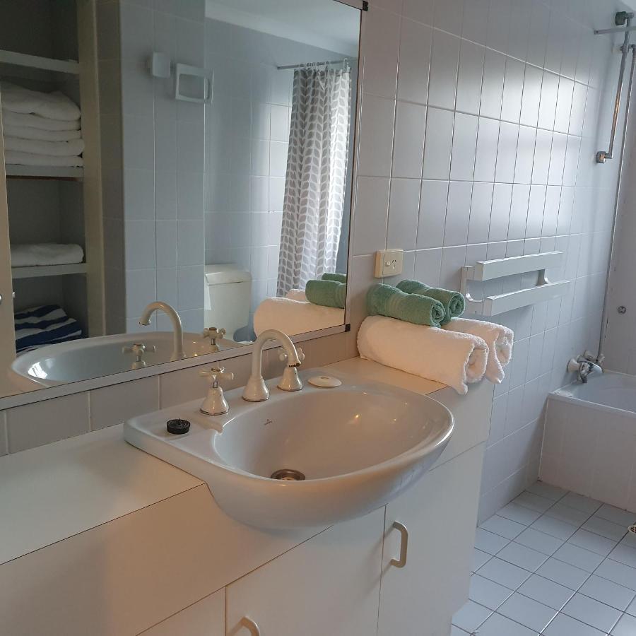 Villa Venezia Apt 3 - Spacious Hervey Bay beachfront apartment Esterno foto