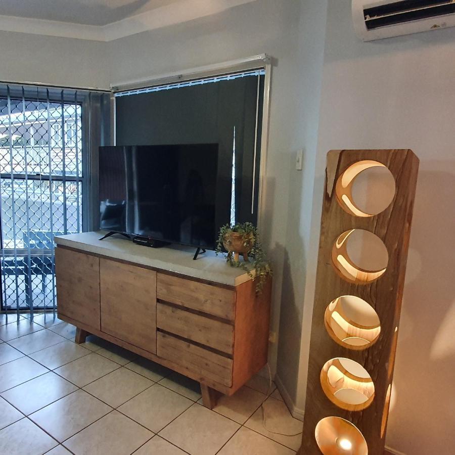 Villa Venezia Apt 3 - Spacious Hervey Bay beachfront apartment Esterno foto